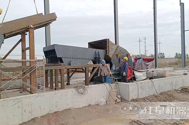 乐鱼锤式破碎机安装现场